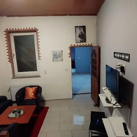 And Quiet House In Σαρλρουά